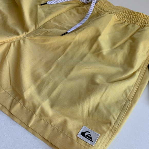 🌴QUIKSILVER Volley Shorts🌴 - Picture 2 of 4